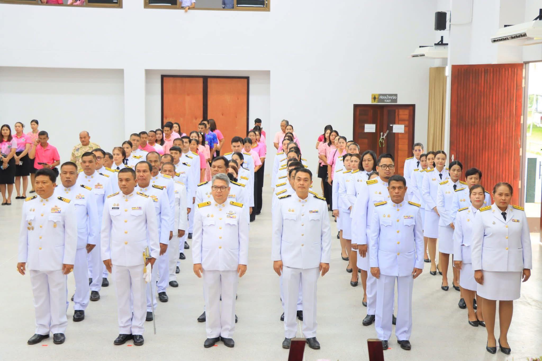 เข้าร่วมพิธีถวายราชสักการะบรมราชานุสาวรีย์ (วางพวงมาลา)น้อมรำลึกเนื่องในวันคล้ายวันสวรรคตพระบาทสมเด็จพระจุลจอมเกล้าเจ้าอยู่หัว(วันปิยมหาราช)