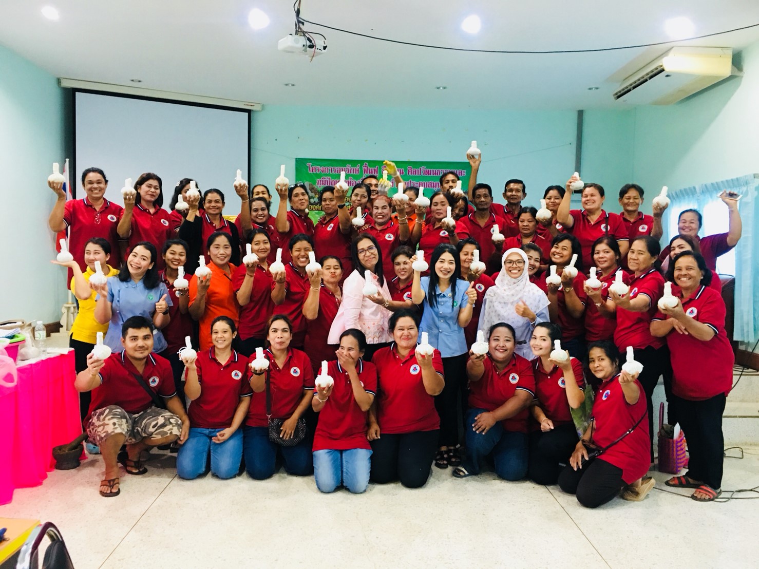 โครงการอนุรักษ์ ฟื้นฟู สืบสาน ศิลปวัฒนธรรมและภูมิปัญญาท้องถิ่น (การทำลูกประคบสมุนไพร)