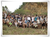 นักศักษามหาวิทยาลัยสิงคโปร์ ศึกษาดูงานซากหอยดึกดำบรรพ์ หมู่ที่ 4 บ้านเขาดิน